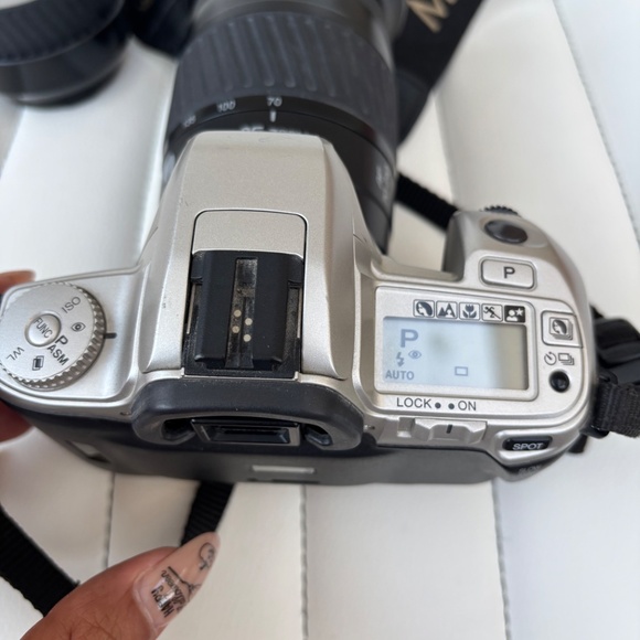 Vintage Minolta QTSI Maxxum 35 mm Film Camera with 70-210 & 35-80 AF Zoom Lens - Picture 10 of 17